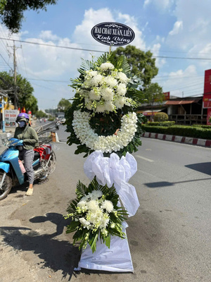 Vòng hoa viếng 250064
