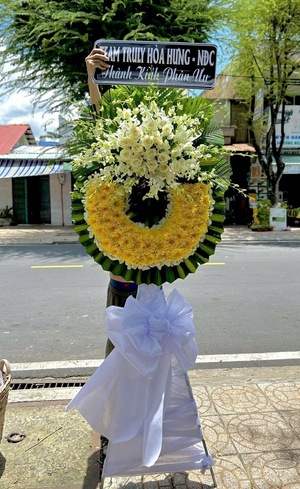 Vòng hoa viếng 25008