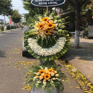 Vòng hoa chia buồn HCB202001