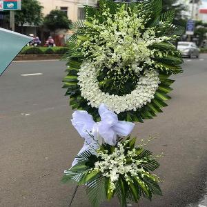Vòng hoa chia buồn HCB202017