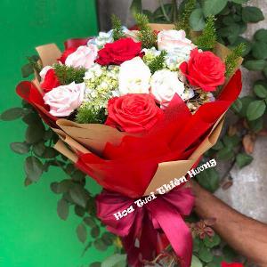 Bó hoa tươi chúc mừng HCM1908