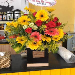 Giỏ hoa tươi chúc mừng HCM202021