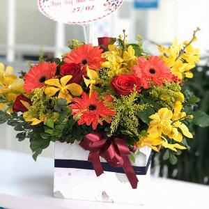 Giỏ hoa tươi chúc mừng HCM202027