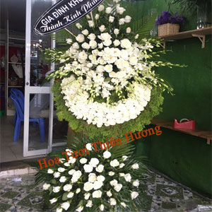 Vòng Hoa Chia Buồn HCB2810