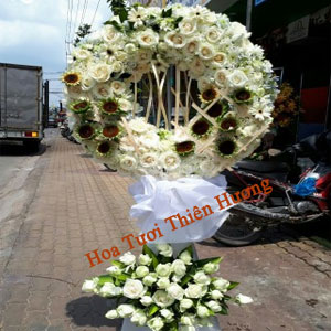 Vòng Hoa Chia Buồn HCB2829