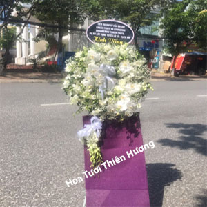 Vòng hoa chia buồn HCB2854