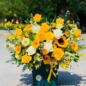 Giỏ hoa tươi chúc mừng HCM202073